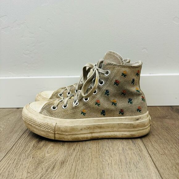 Chuck Taylor All-Star Lift Platform Embroidered Roses embroidered size 5 - Picture 1 of 10